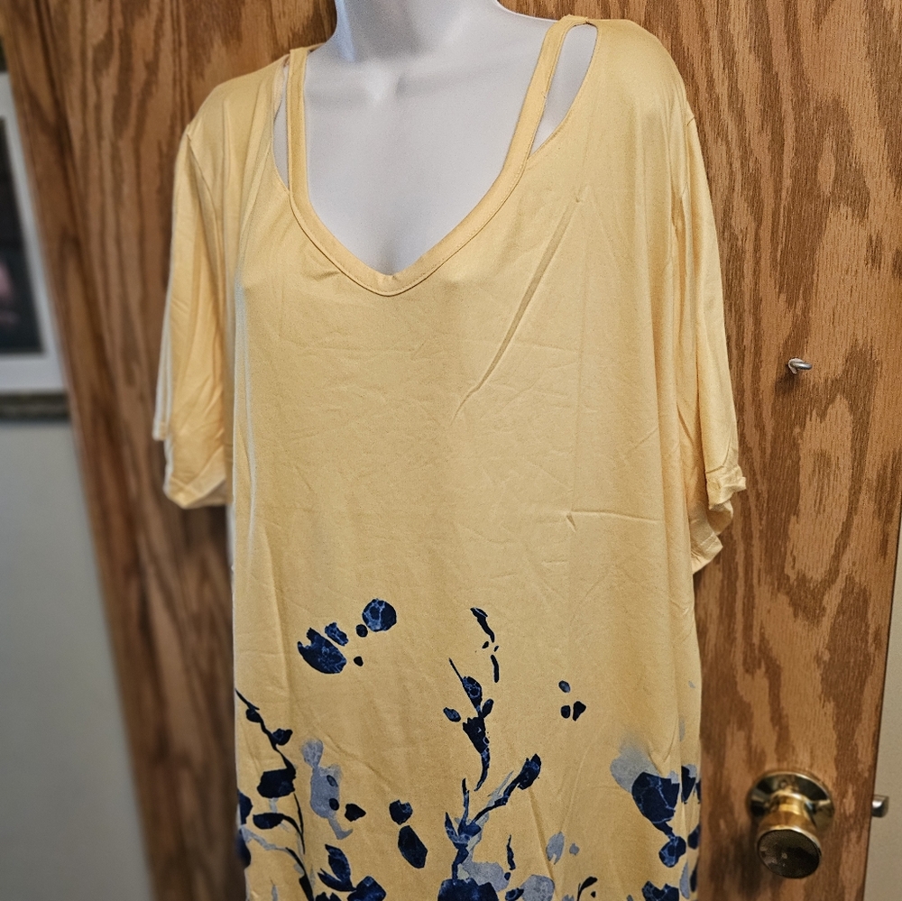 NWOT TOP 4X WOMAN'S